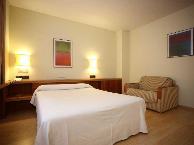 Duque De Wellington Hotel บิโตเรีย-กัสเตซ ภายนอก รูปภาพ